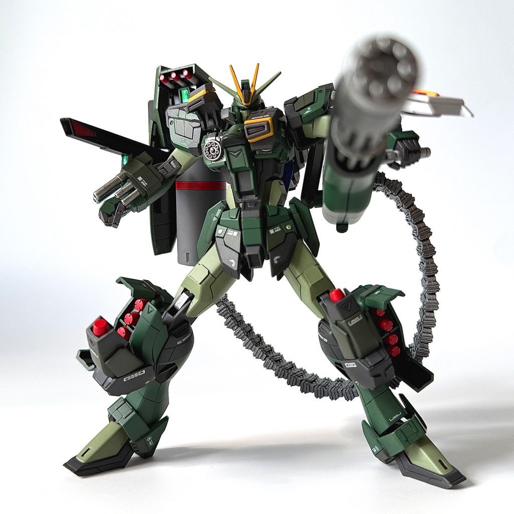 主な武装：8連装重機関砲「ヴォルフスツァーン」腕部多目的グレネードランチャー「ドンナーシュラーク」近接戦闘用ビームナイフ「ファングシュナイダー」肩部多連装ミサイルランチャー脚部ミサイルポッド脚部ホーネットミサイル胸部ガトリング「ドッペルファング」機動防盾高初速電磁加速砲「アイゼンランツェ」&nbsp;