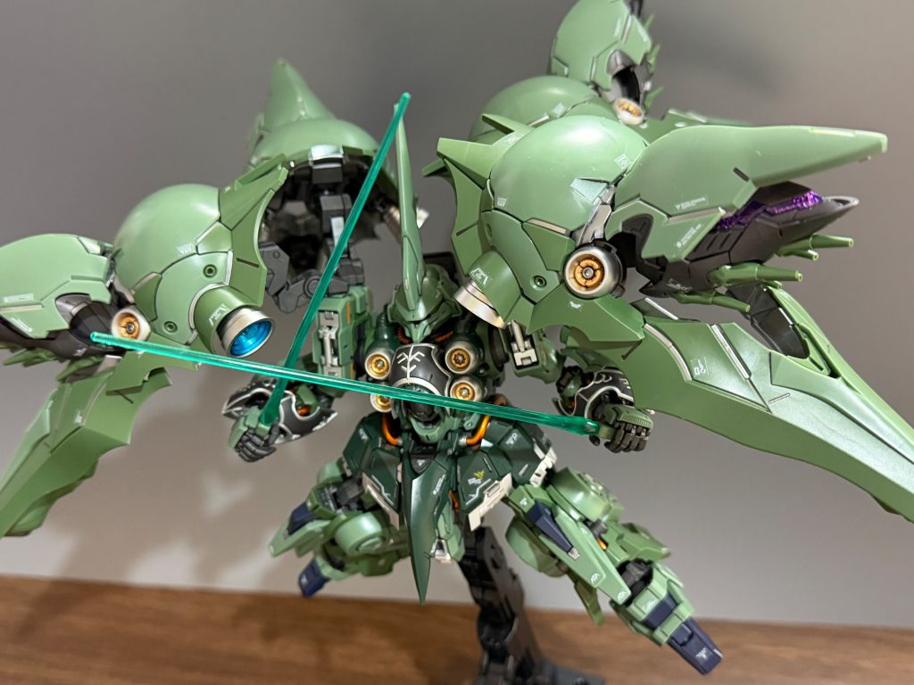 4つのバインダーが重すぎてアクションベースもグラグラwゴツめのやつつけても安定しない重いガンプラ用に鉄製のアクションベース作って欲しい