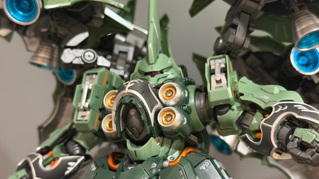 MGSD人気なのになんで毎回数少なくて争奪戦になるんだろか完成品見てニヤニヤめちゃ気に入ってるので朝早くから並んで買えてほんま良かった1ヶ月でこれしか作れなかったけどその間にも積みは増えて😱がんばろw