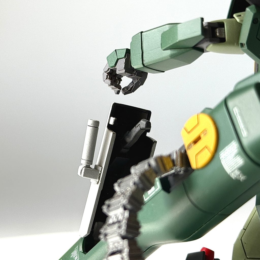 ナイフはガトリングのハッチに収納