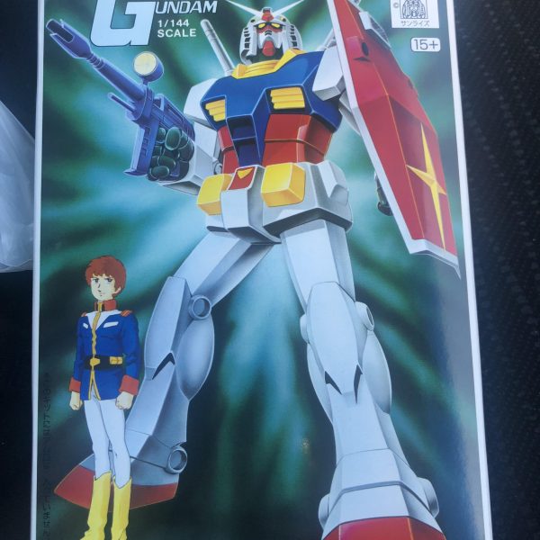 旧キットガンダム再販してたからガンダムカラー買ってリベンジした。結果、ムラが酷くてうまく出来ないなー。（2枚目）