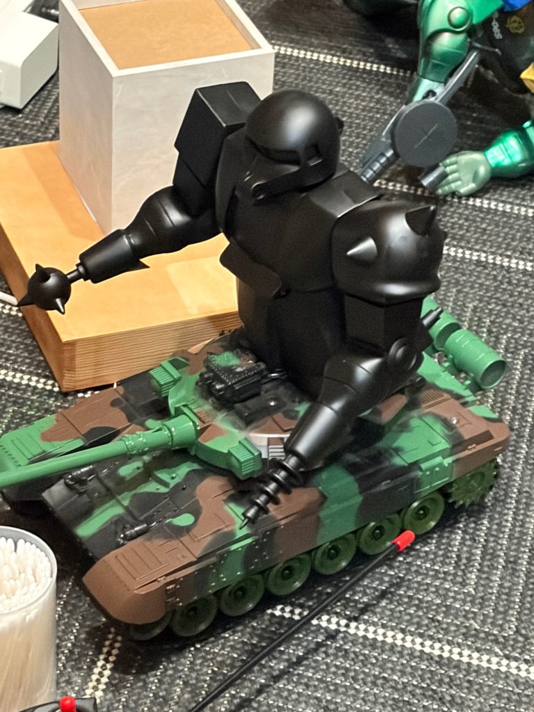 サフ代わりにダイソーのマットブラックスプレー。200円なんですが、しっとりして良い色合いになります。
