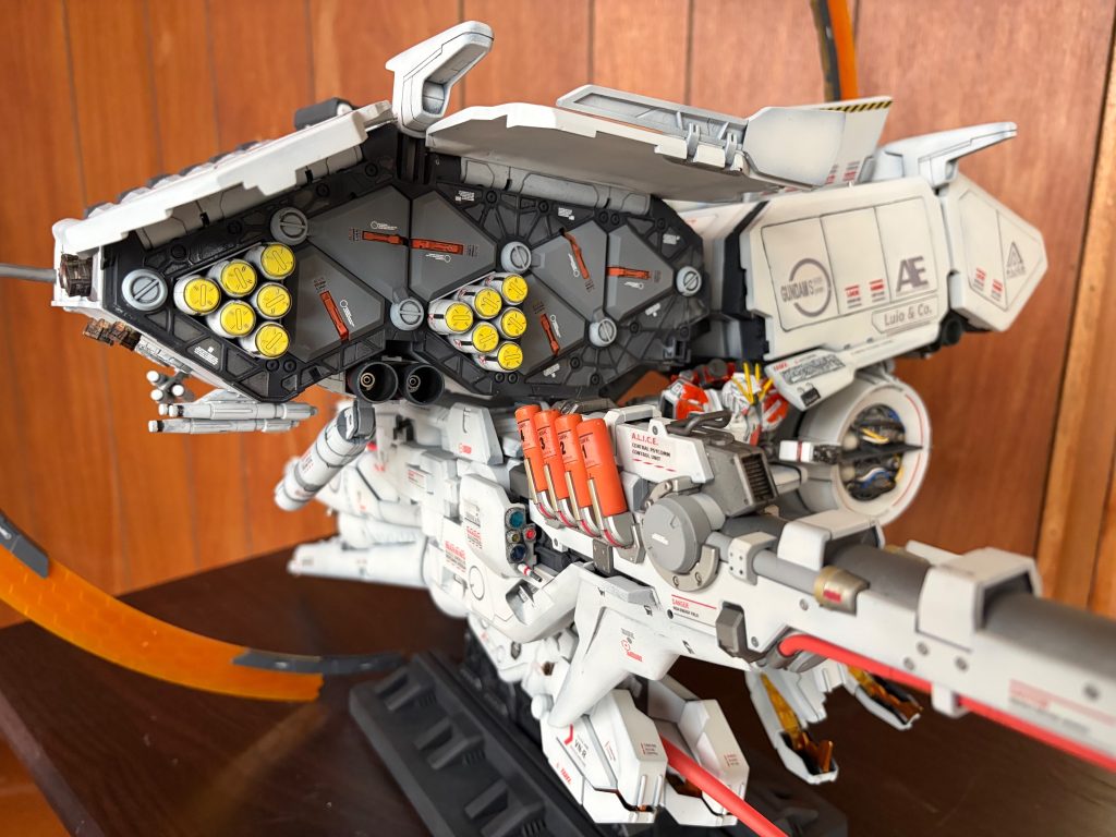 ハセガワの1/72と1/48のVF-1用ウエポンセットにはお世話になりました。メガバズーカランチャーはメカメカしくて好きです😊