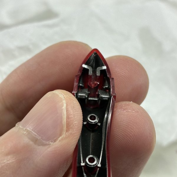 今後のモチベーション維持のために先に頭部だけ頑張って作りました(gundam-kao2)電飾もうまくいって良かったー！電飾部品はアロンアルファで固定して線に干渉しそうなところは慎重に加工してスペースを開けました(zaku-kao5)心配していた電飾オフの時のモノアイの状態も良く納得いく形になりました(gandam-hand2)（4枚目）