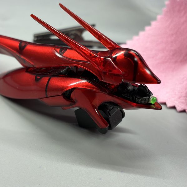 今後のモチベーション維持のために先に頭部だけ頑張って作りました(gundam-kao2)電飾もうまくいって良かったー！電飾部品はアロンアルファで固定して線に干渉しそうなところは慎重に加工してスペースを開けました(zaku-kao5)心配していた電飾オフの時のモノアイの状態も良く納得いく形になりました(gandam-hand2)（5枚目）