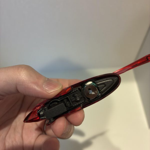 今後のモチベーション維持のために先に頭部だけ頑張って作りました(gundam-kao2)電飾もうまくいって良かったー！電飾部品はアロンアルファで固定して線に干渉しそうなところは慎重に加工してスペースを開けました(zaku-kao5)心配していた電飾オフの時のモノアイの状態も良く納得いく形になりました(gandam-hand2)（3枚目）