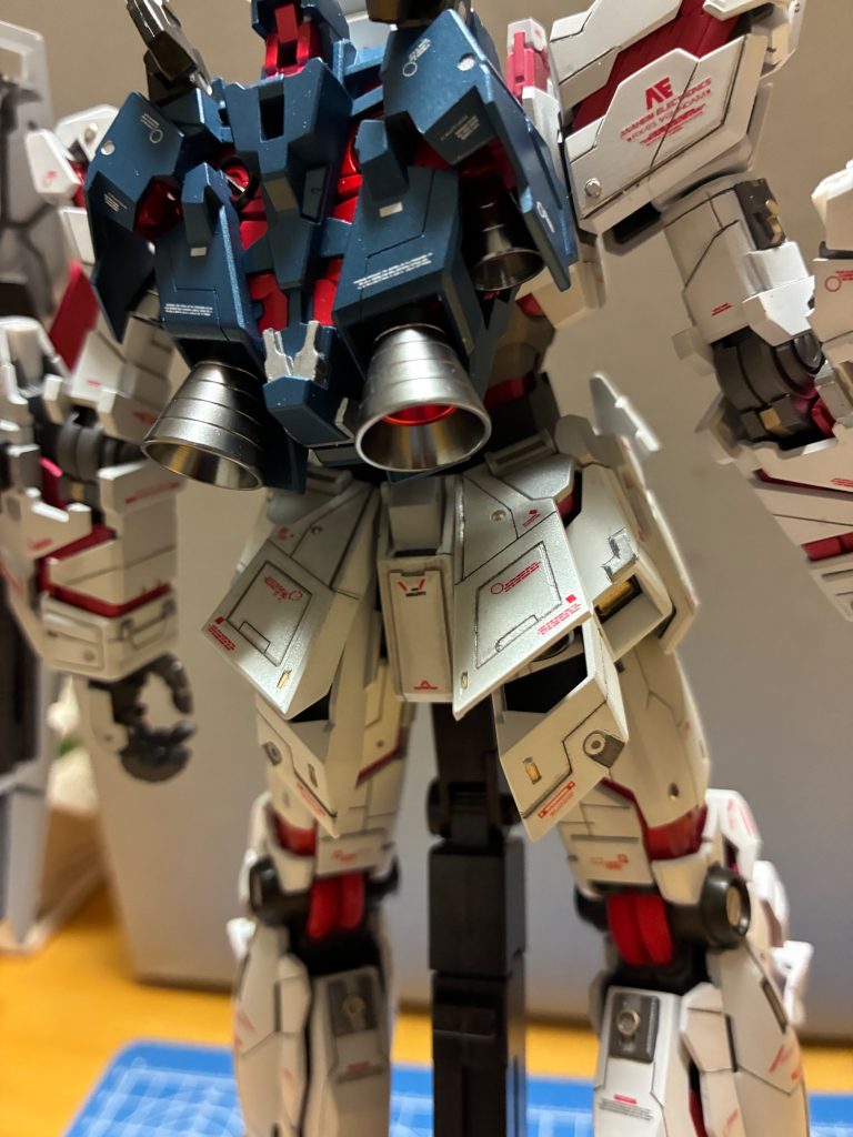 バーニャやリベット等メタルパーツも多数使いました