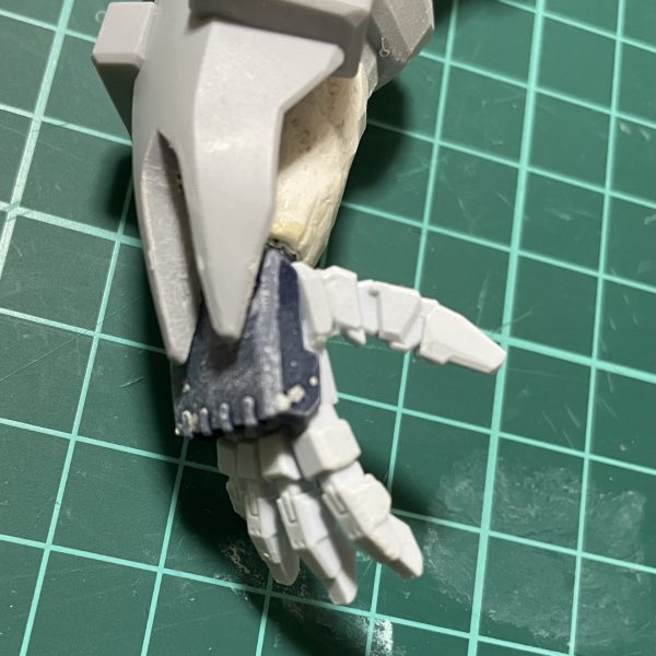 指をとんがらせて肩アーマーも鋭くしました地味だけどまた一段階カッコよくなりました。（2枚目）