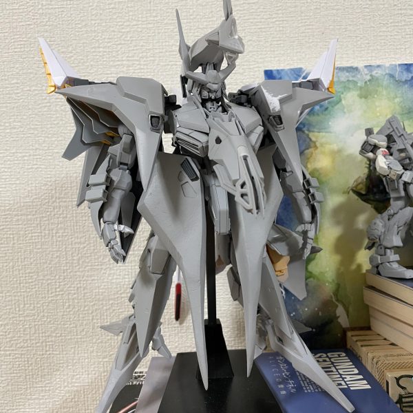 指をとんがらせて肩アーマーも鋭くしました地味だけどまた一段階カッコよくなりました。（4枚目）