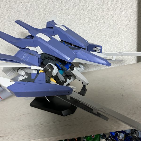 GNアームズ、クタン参型、ナラティブa装備をミキシングしてデンドロビウムみたいなデカい機体を作ろうとしています。可変機っぽくできたらなお良しコアユニットはシュヴァルべグレイズにします（3枚目）