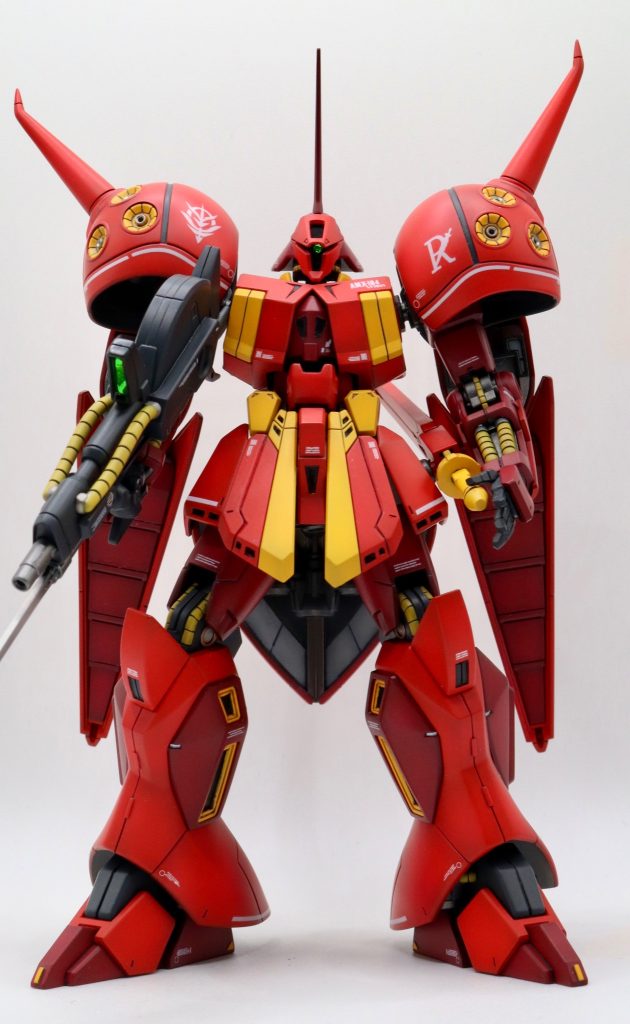 R・ジャジャらしい重厚なシルエットが魅力的です。追加ディテールは控えめに留め、キット本来のバランスを活かしました。赤は黒立ち上げ塗装で仕上げています。大型装甲に自然な陰影が付き、単調にならないよう意識しました。