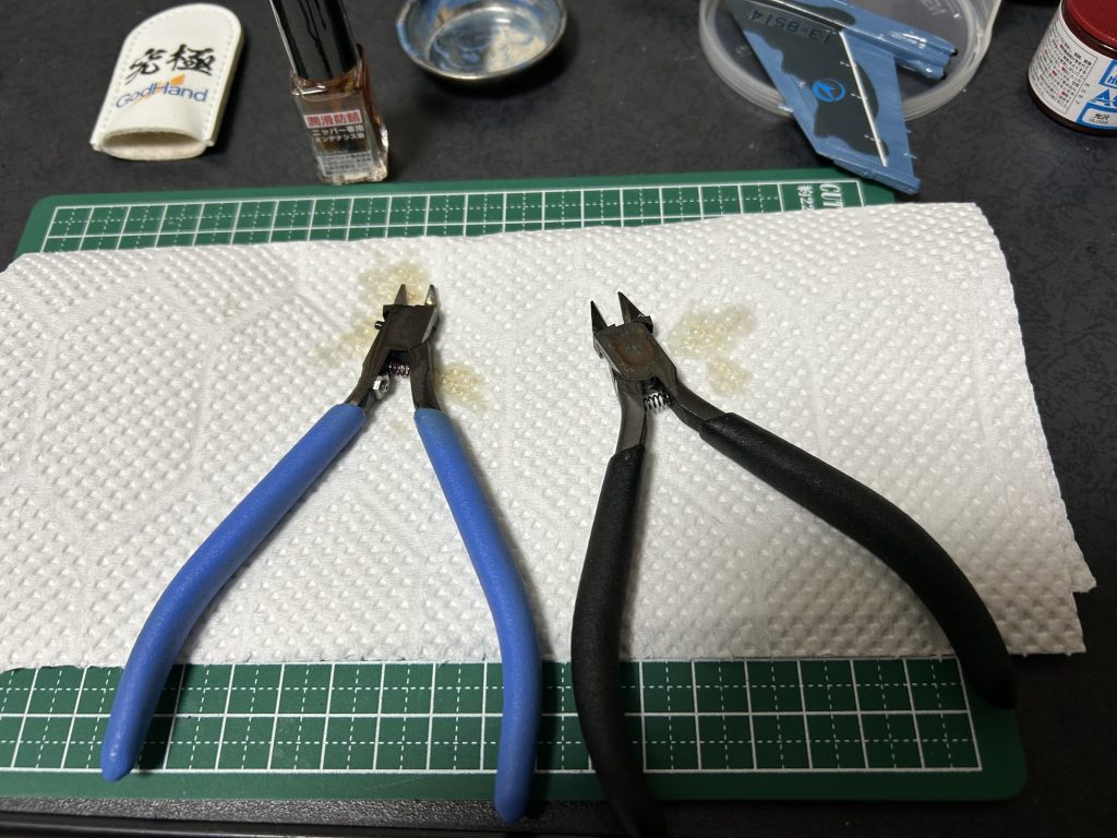 作品名：工具メンテナンス<p>おはこんばんちわ☀️ 愛用者ニッパーのメンテナンスです！ 戦闘機の筆塗り全塗装に目処が立ったので、仕事が忙しくなりそうですが、次のMG素組の為に取り敢えず油差しです。 究極ニッパーは5年、タミヤニッパーは10年は越えて使 [&hellip;]</p>
