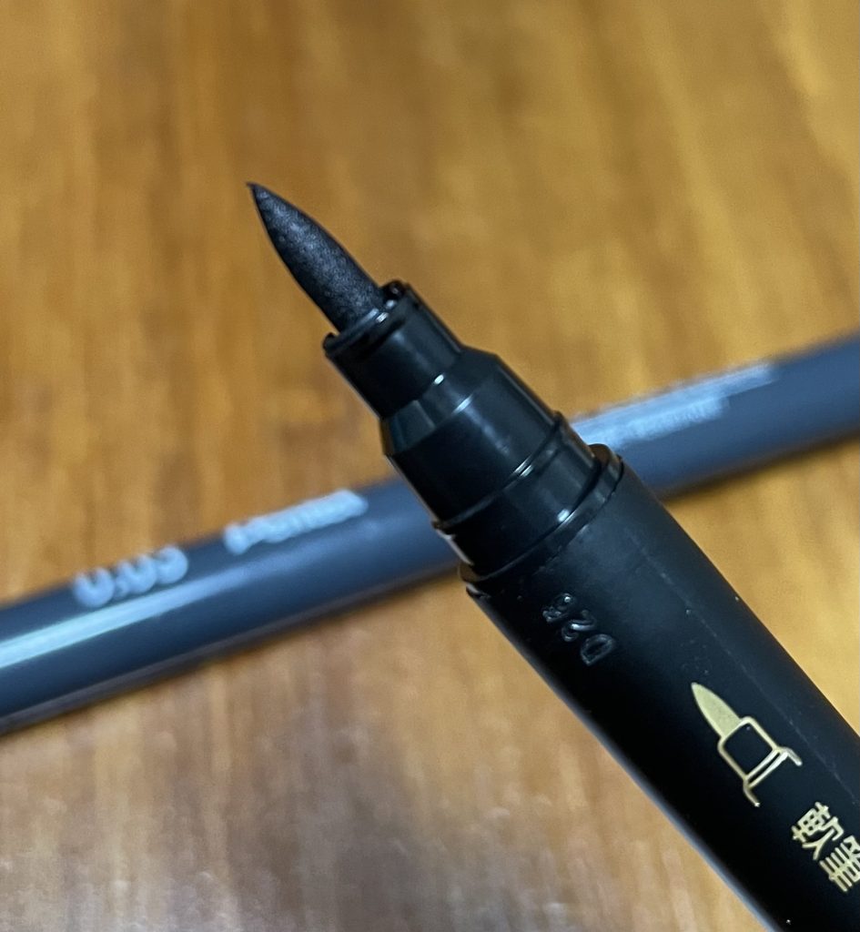 作品名：油性ペン<p>気になってた筆型と0.03mmを購入 線を入れてみました。 0.03mmはペン先が弱く使うのが難しいです 筆型は軟筆硬筆使い分けれて柔らかい線がかけてすごく良い</p>
