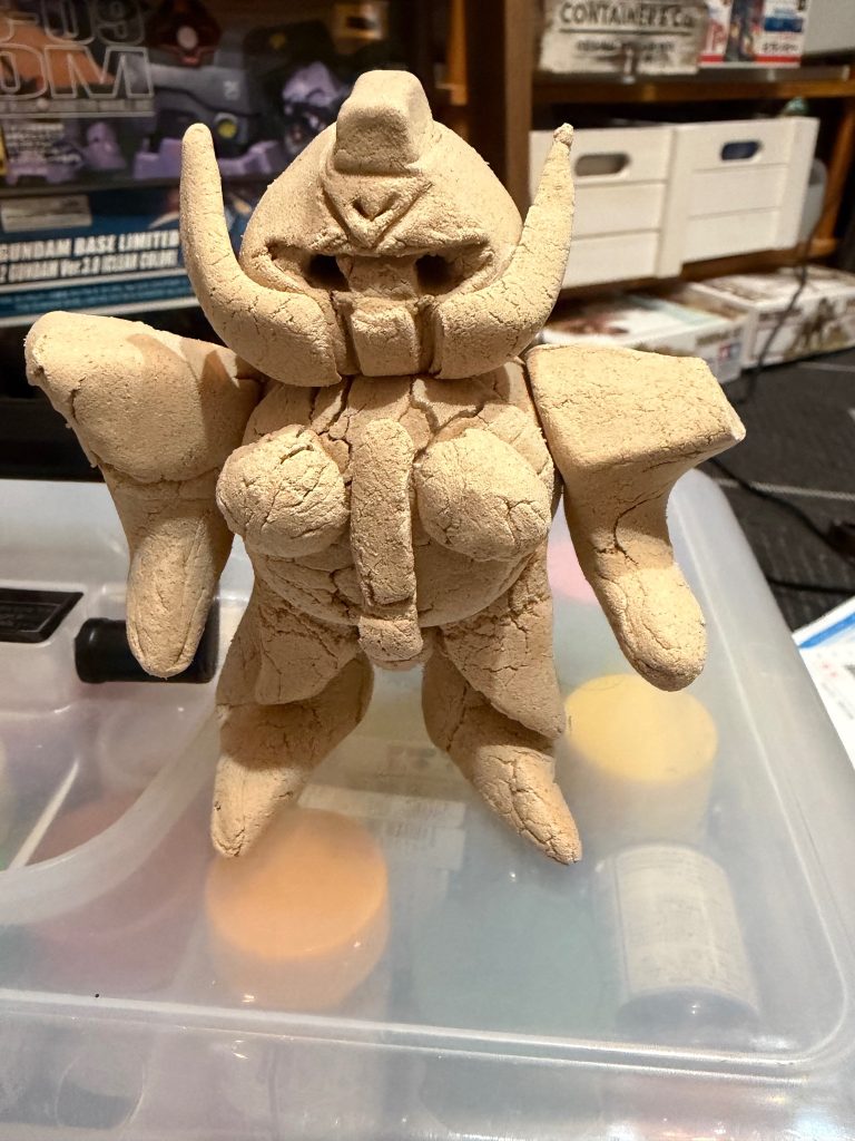なんだかふとはにわを作りたくなって、ここ3日くらい連続で作ってます。100均の木粉粘土を使っています。本当は焼き物風の粘土が良かったんですが、今は取り扱いないようです。