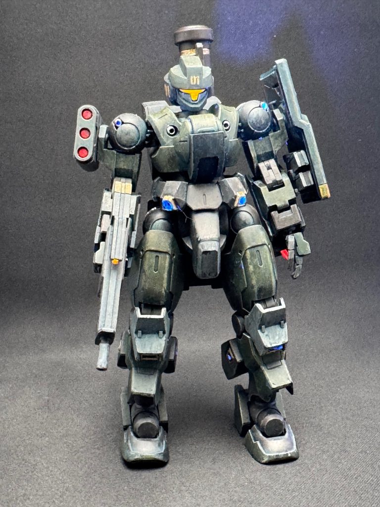 C装備、正面。防弾チョッキとヘルメット被った陸軍歩兵みたい…な感じに思えたので、そんな感じにカラーパターンはちょっと変えてます(いつもだけど)。メインカメラのクリアーはそのままでもUVライトでビコーンします。