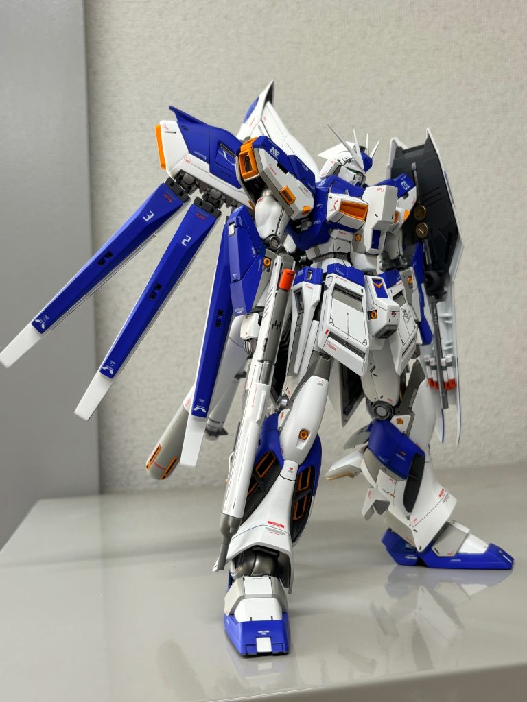 一度νガンダムは作っていたのでファンネルと武器の作業は更に苦行でした。
