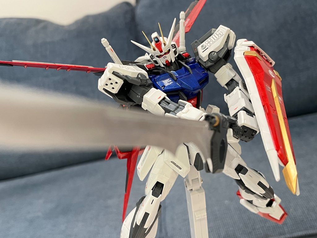 余談でがが、以下は個人の感想です。初めて観たガンダムSeedからもう20年の時が流れました。あまり友達ができない私にとってはストライクがずっと一番好きなガンダムだけではなく、今までも欠かせない友です。これからもよろしくお願いします、大切なストライクちゃん。私の史上初のガンプラは1/100無印のストライクでした。1/60 (PGではないもの) > MG ストライク 1.0 > MG ストライク Rouge(カガリ機) > &nbsp;MG Ver. RMも製作して、これは私の６機目のストライクになります。コーティング仕様も欲しかったんですが、なかなか再販はありません。みんなさんはどれのストライクが好きですか？　もしよかったら、その意見を聞かせて頂けると幸せです。