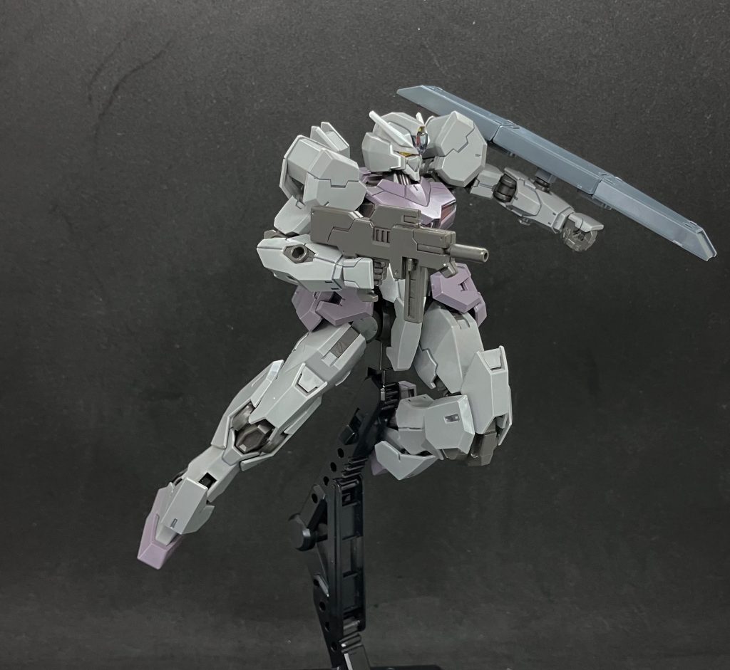 　シールドはHGBC(現：ガンプラオプションパーツセット)ボールデンアームアームズの装甲板を組み合わせました。