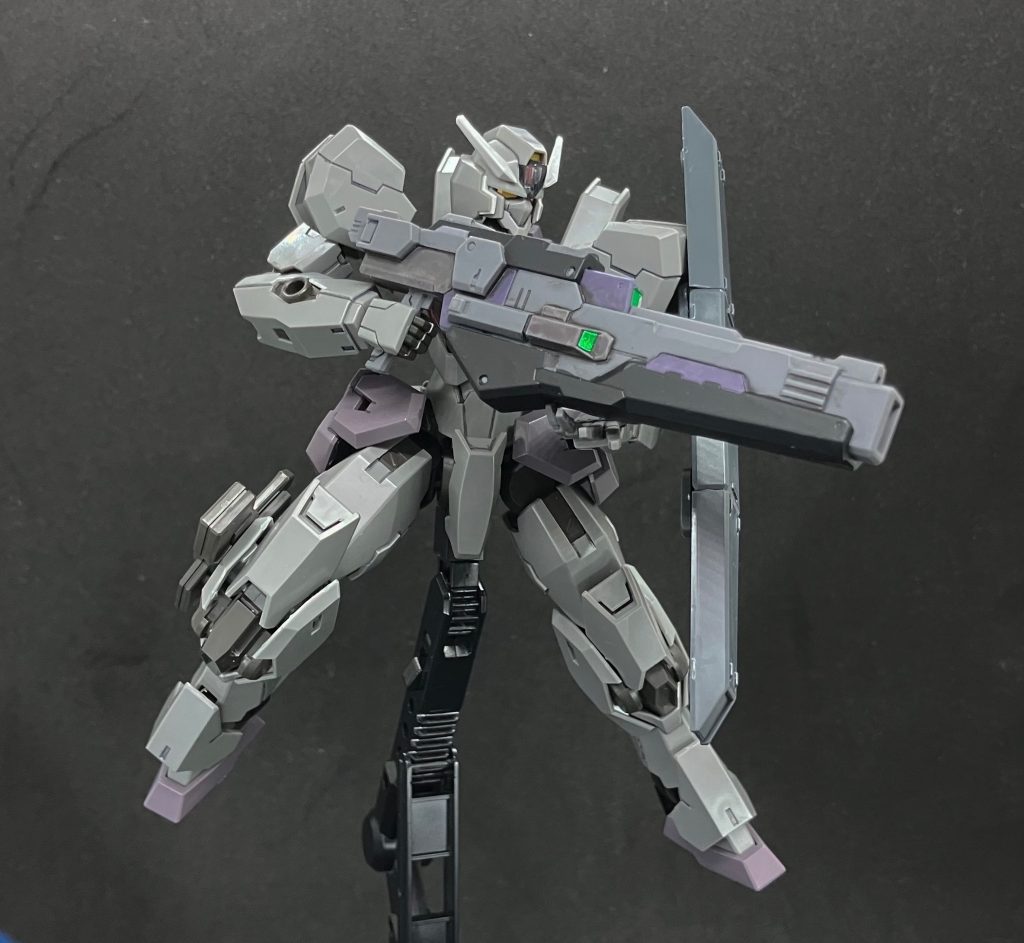 　武器は少なめ&シールドとサーベル欠品なのもあり色々持たせても楽しめます。HJモデラーズウェポンのフォトンアークライフルは前に完成してましたが機会がようやく巡ってきました。