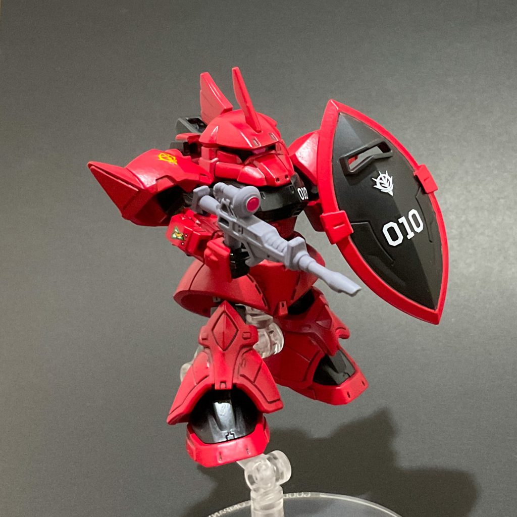 武器はビームライフルや