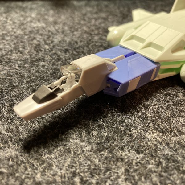MGのコアファイターと合体！って意外とデカいじゃんw接続部分どうしようか考えてたら時間が経ってしまい。。本日ようやく製作再開何も考えずとりあえず合体バランスは悪くないかと。。（2枚目）
