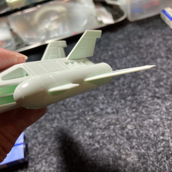 MGのコアファイターと合体！って意外とデカいじゃんw接続部分どうしようか考えてたら時間が経ってしまい。。本日ようやく製作再開何も考えずとりあえず合体バランスは悪くないかと。。（4枚目）