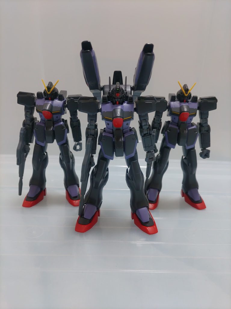 3機まとめて作ったので塗装がキツかった…ヘキサはＨＧのVダッシュが高くて買えなかったので旧キットとＨＧのVガンダムを組み合わせました。