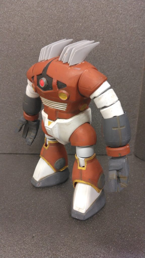 手はプラ棒からのスクラッチ。仕上がりは、ちょっと残念。