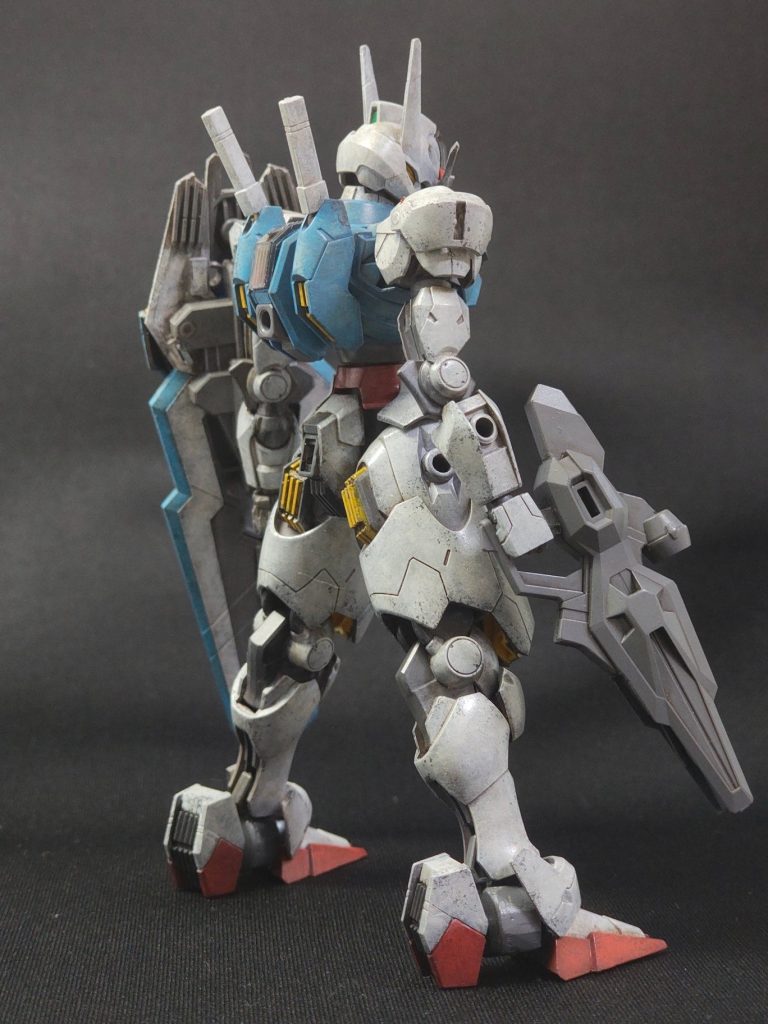 恒例の清水式の塗装レシピです。久々のふつーの白青赤黄のガンダムカラーです(4色あるのでトリコロールとは言いたくない)白: ディアクティブホワイト > グランプリホワイト青: スカイブルー > RLM65ライトブルー赤: モンザレッド > サーモンピンク黄: プロトタイプイエロー > ガンダムイエロー関節: RLM75グレーバイオレット > ファントムグレー(一部)踵のしいたけディテール: ファントムグレー今回ウォッシングは、Mr.ウェザリングカラーのグラウンドブラウンです。シールドの青はスカイブルーの色を乗せすぎました。ボディはうまく塗れました。