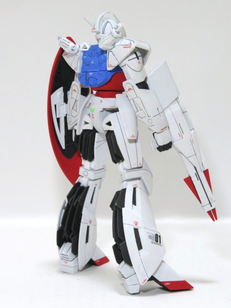オールガンダムプロジェクトのキットですが、そこそこ合わせ目が出てしまうので、各所後ハメ加工必須です。頭部のツインアイだけは付属のホイルシールを使用しています。