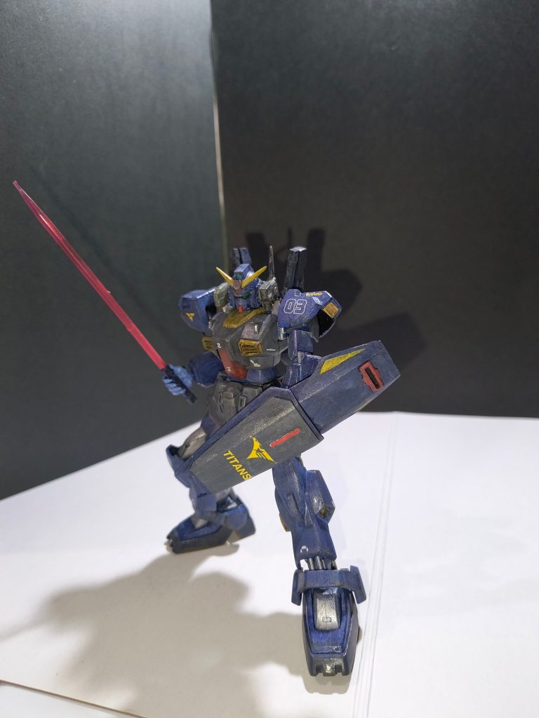 濃い色の上に薄い色を重ねて退色感を目指したのですがさてはて(zaku-kao5)