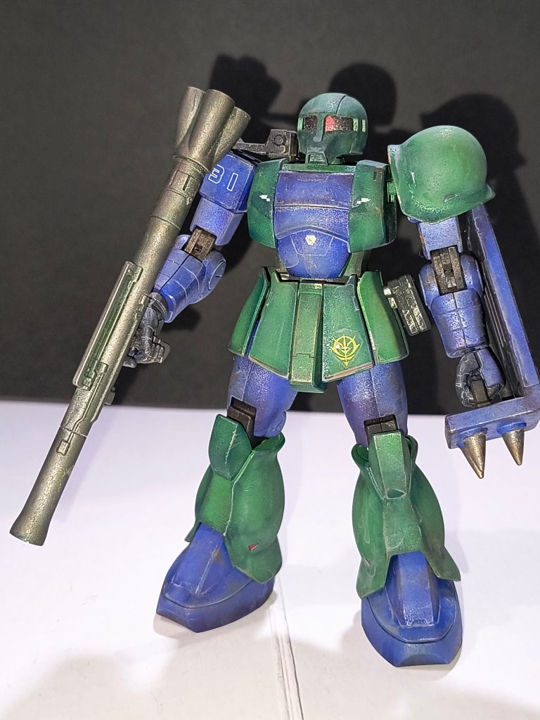 グレーのスミ入れ塗料を塗りたくって宇宙空間の汚れを表現してみた(zaku-kao2)どないでっしゃろ？