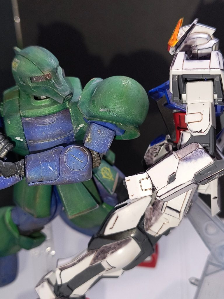 くらえラグビータックル！(zaku-kao3)