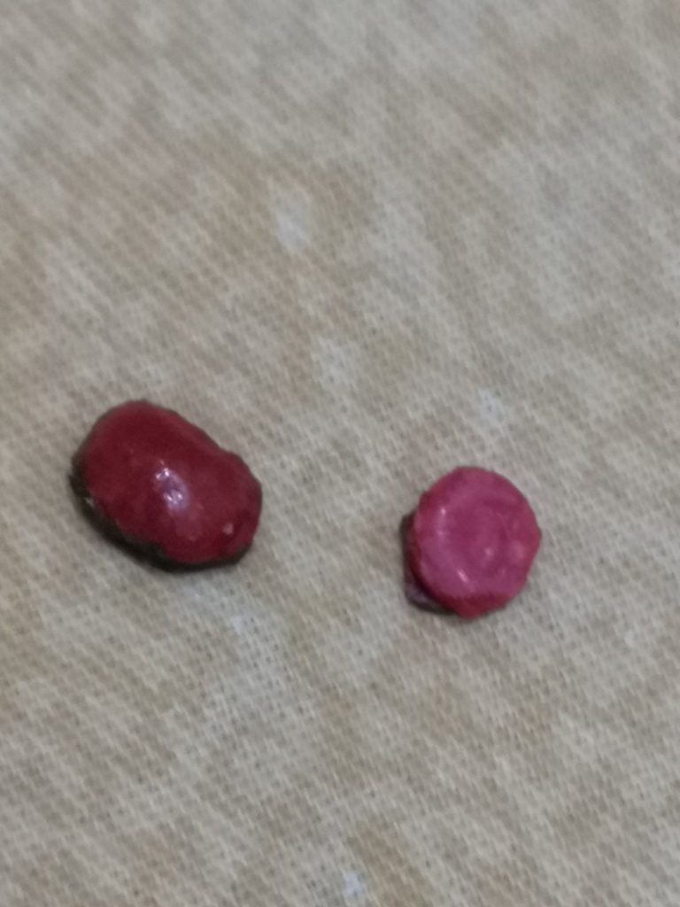眼睛是在磁貼上塗紅色再加AA膠的超簡單可動眼，買了0.3mm磁貼後造眼貼更方便了！