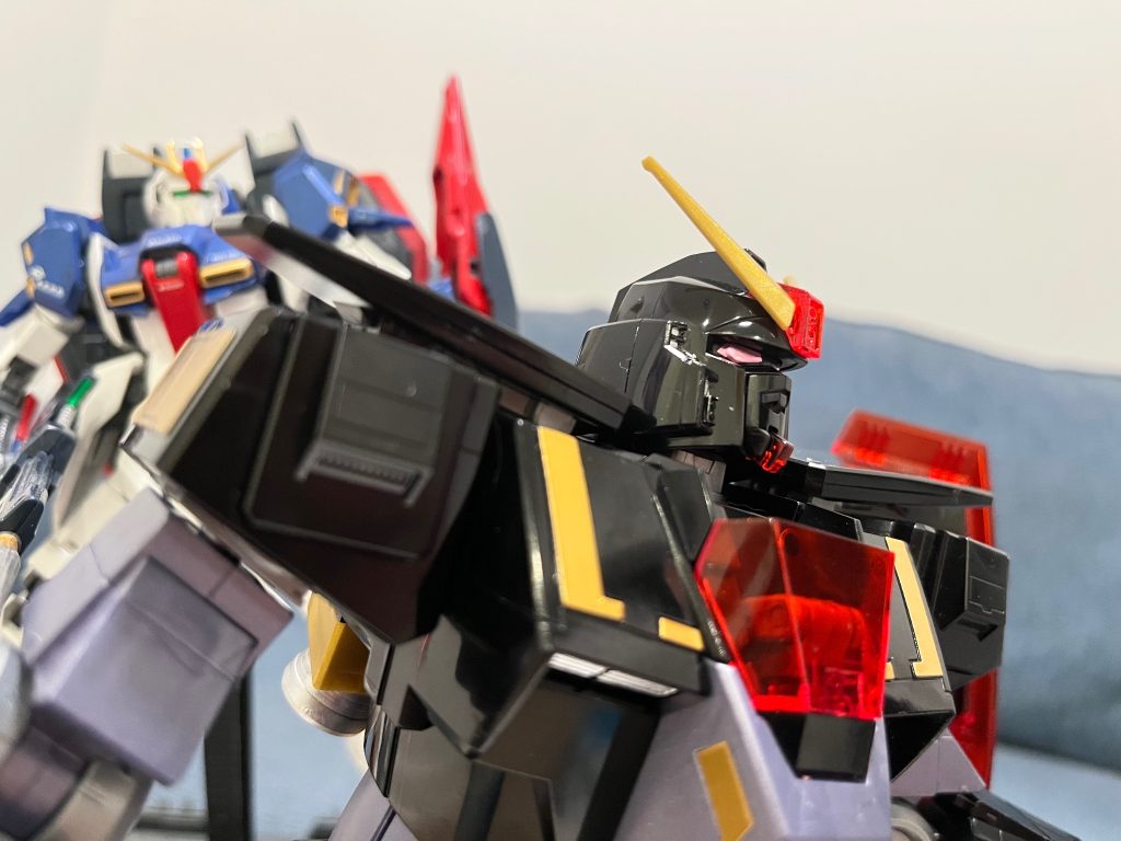 ジェリド「死ね、カミーユ！！」二度目の「来るな」を叫んでサイコガンダムがゼータガンダムの前に出ます。ビームサーベルは頭部にいるコックピットを直撃しました。アムロ「人は同じ過ちを振り返す。」クワトロ「同じか。」