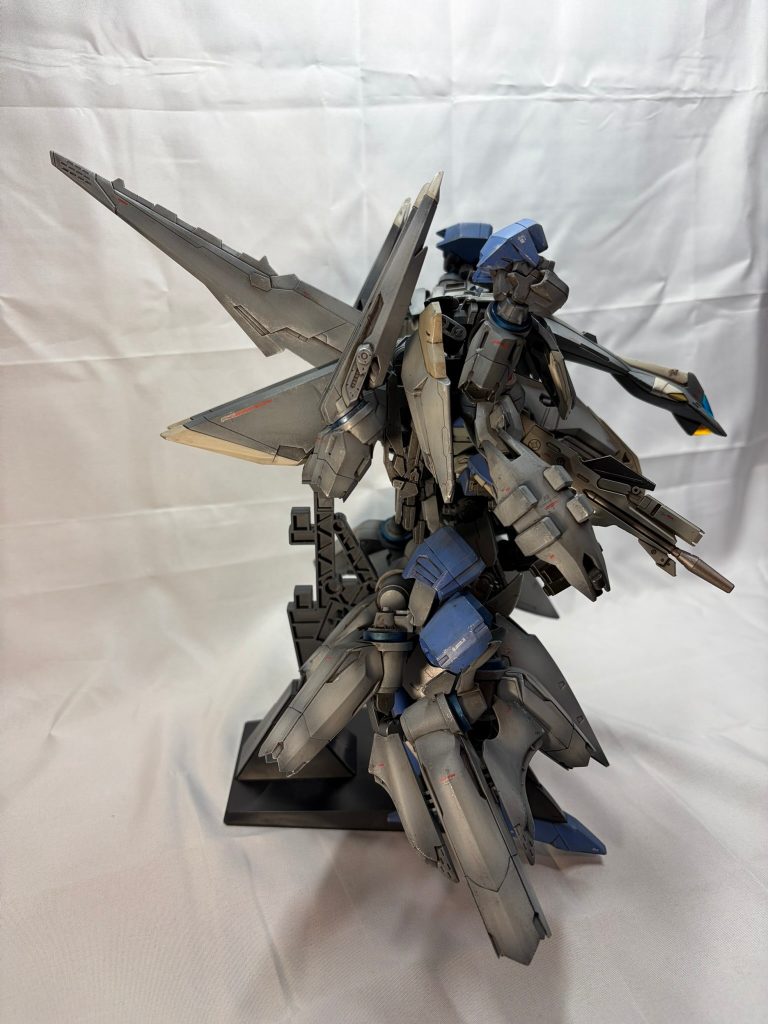 ディスプレイケースの都合上、背部バインダーは外しました