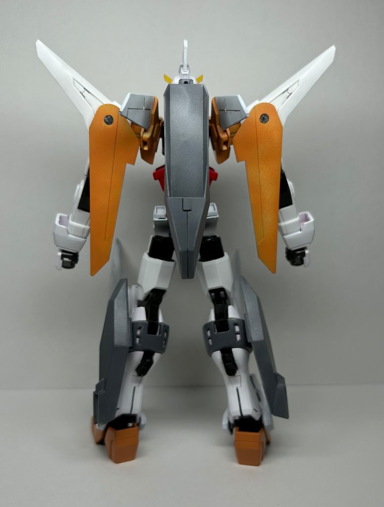 ・背面プラ板で自作した機首部等はガンダムキュリオスをイメージしつつもオリジナルの形状になっています