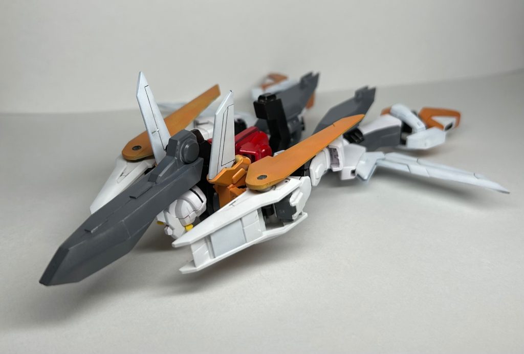 ・可変時①ガンダムキュリオスと同じく下から見上げるとガンダムフェイスが見えるようになっています