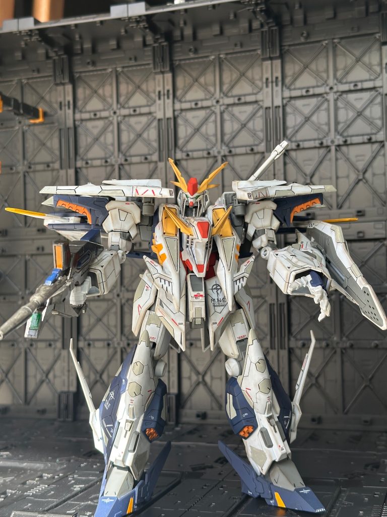 このガンプラは軽く汚すとディティールがハッキリするような気がしますね。