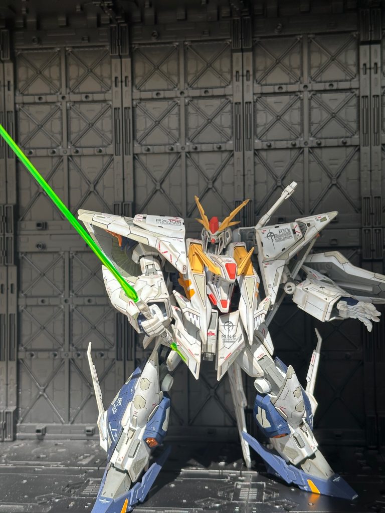 ビームサーベルのエンドグリップから出る量を調節してます。キルケーの量産型ニューガンダムを葬る時の再現が可能になります。