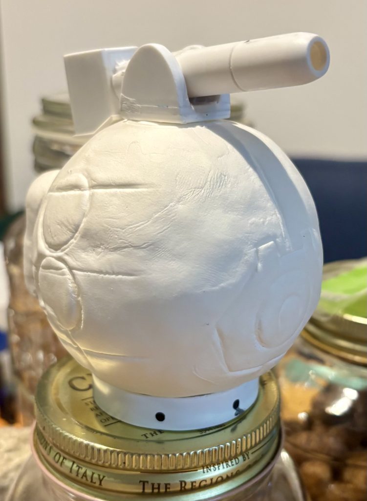 作品名：え　モノアイコン ですか…😮<p>ボールはモノアイ？ 完成したら参加… ガンプラ要素はキャノン砲のみ ですが😅</p>
