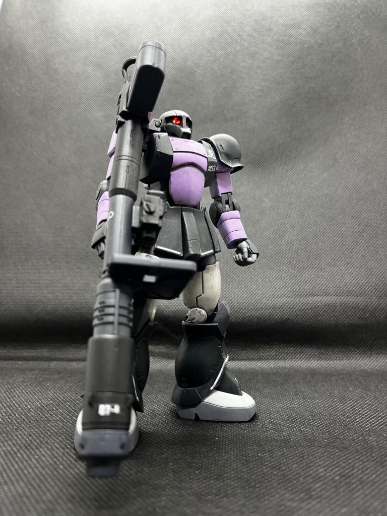お次は、ラケーテンバズーカを持たせてみました。デカい武器も似合います。