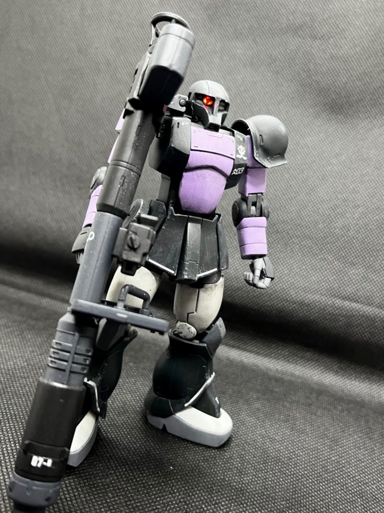 お次は、ラケーテンバズーカを持たせてみました。デカい武器も似合います。