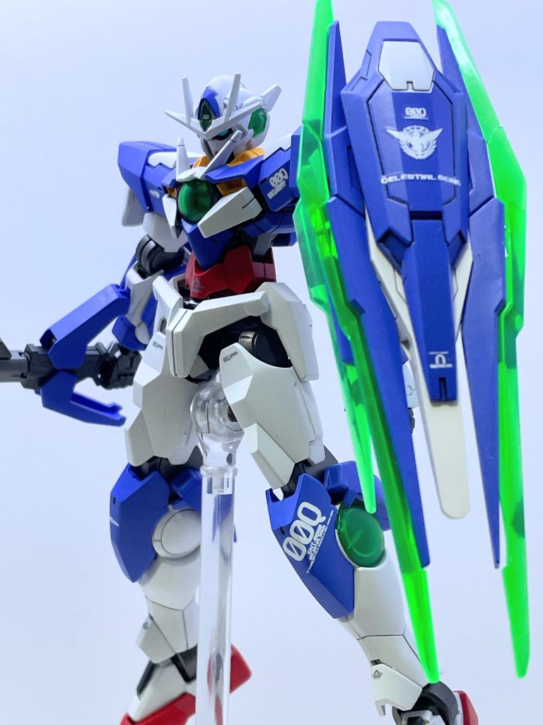 シールドもデカール貼って仕上げてます。