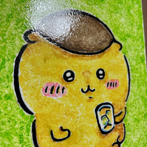いつもと同じやり方&nbsp;水性色鉛筆を少し湿らせ プラ板に塗り付けラッカークリアーの分厚い被膜で保護してます🥃ボール進捗としてはアームに丸みを付けるのに5ミリのプラ棒 &nbsp;角材６ミリのパイプ　ボールデンアームズの関節部材に切り貼り 球状に加工したりとアームっぽい✨絵の雰囲気がやっと出てきました🍺&nbsp;（6枚目）