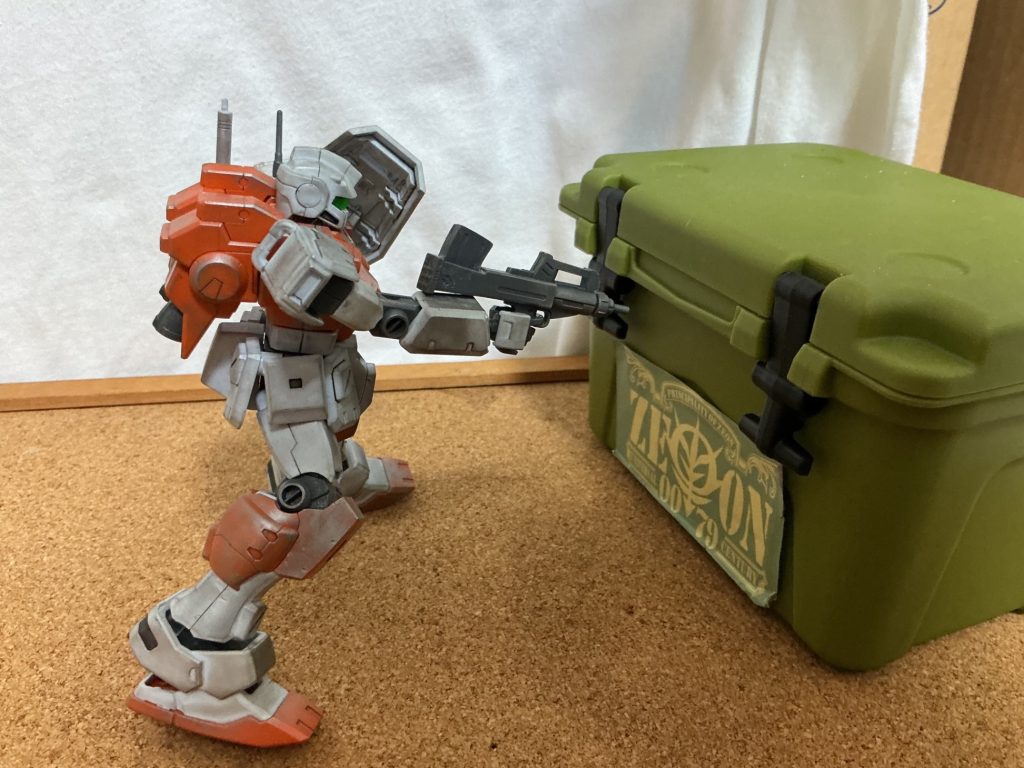 ？なんでこんなとこにジオンのコンテナが？？
