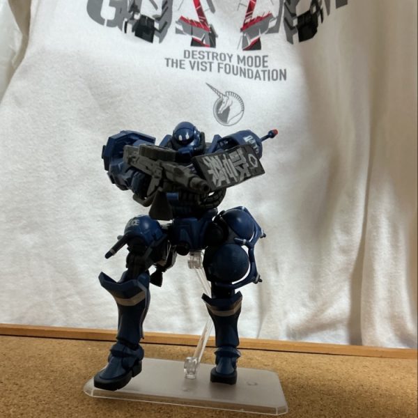 足首を骨折した軍警ザク
