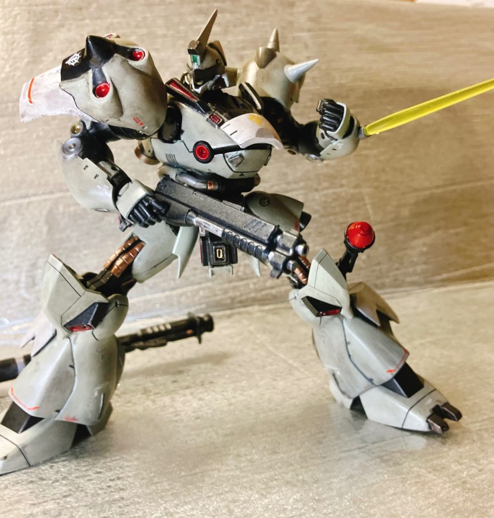左腕にガルスjのサーベル柄を埋め込んでボックスビームサーベル風にしてあります