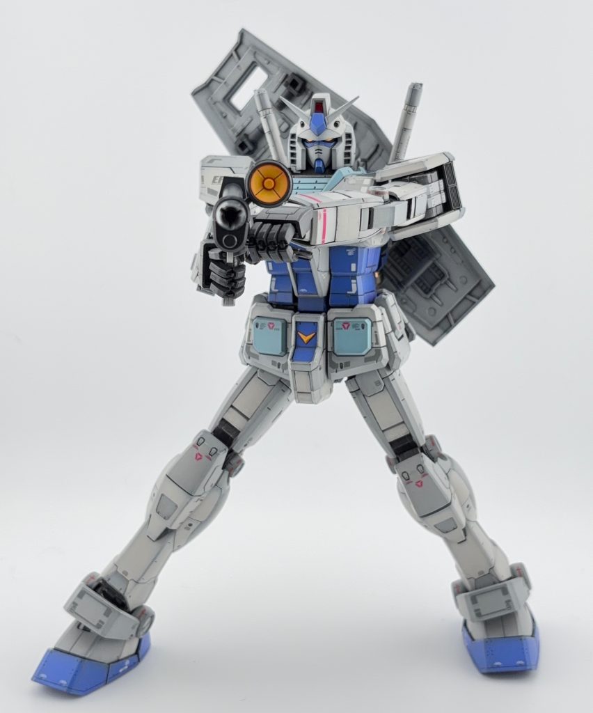 ビームライフル過去に組んだことのあるMGガンダムは武器をポロポロ落としていましたが、Ver.3.0はがっしりホールドしてくれて好感触です！