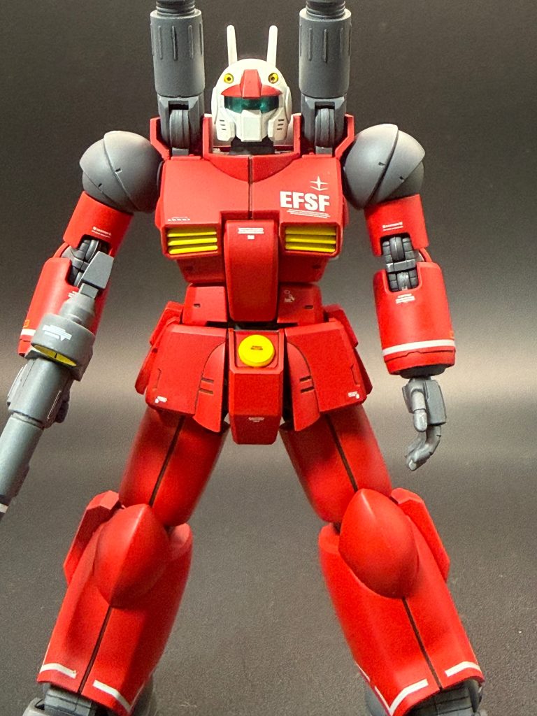 真正面から見るとこのような感じです。結構ガッシリした体型に見えるのでは？イメージしたのはプロレスラー体型です。